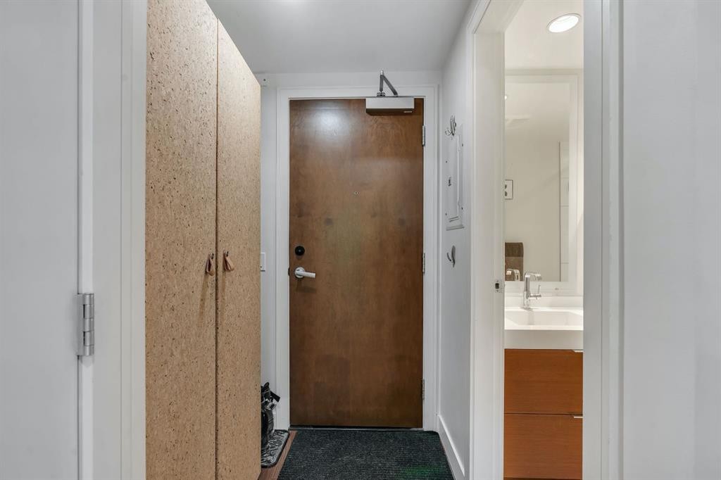 357-222 Riverfront Avenue Sw, Calgary, AB - Indoor