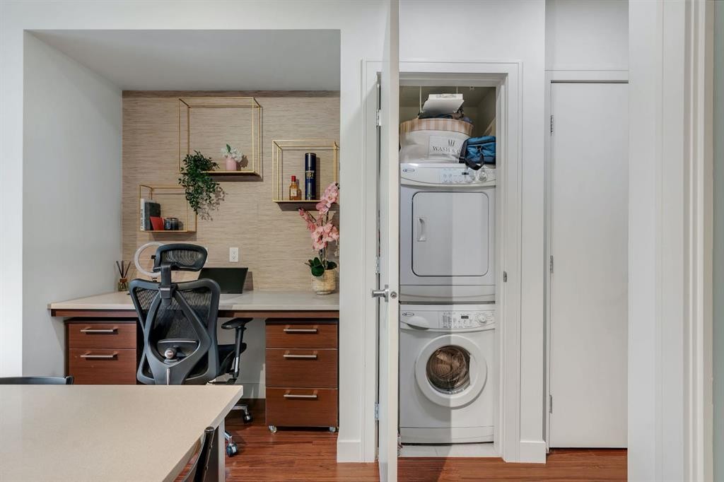 357-222 Riverfront Avenue Sw, Calgary, AB - Indoor Photo Showing Laundry Room