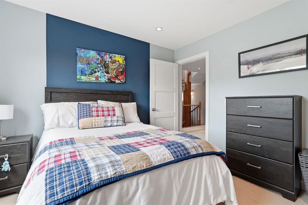 2409 Westmount Road Nw, Calgary, AB - Indoor Photo Showing Bedroom