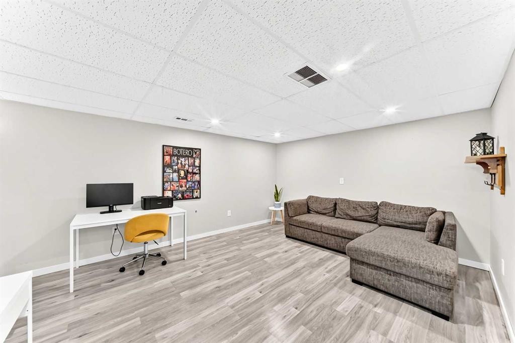 77 Edgeford Way Nw, Calgary, AB