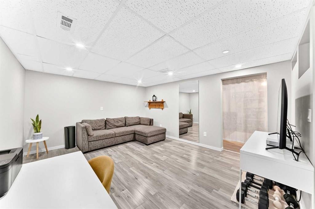 77 Edgeford Way Nw, Calgary, AB