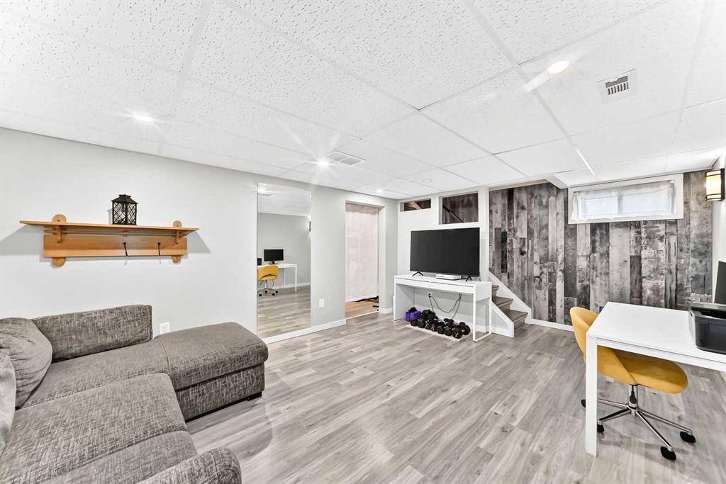 77 Edgeford Way Nw, Calgary, AB