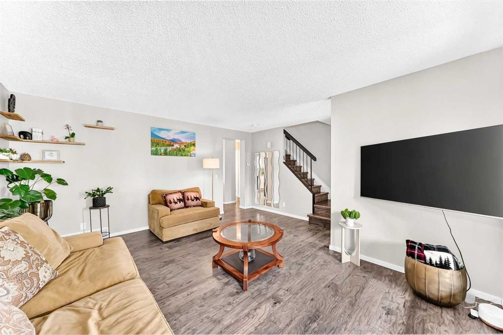 77 Edgeford Way Nw, Calgary, AB