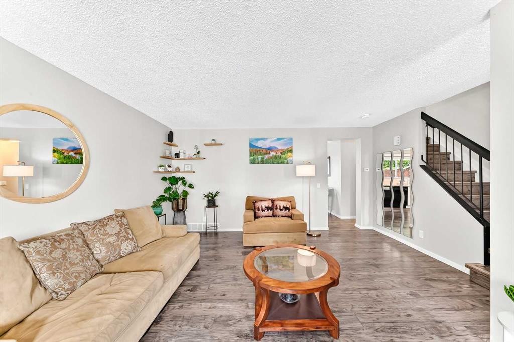 77 Edgeford Way Nw, Calgary, AB