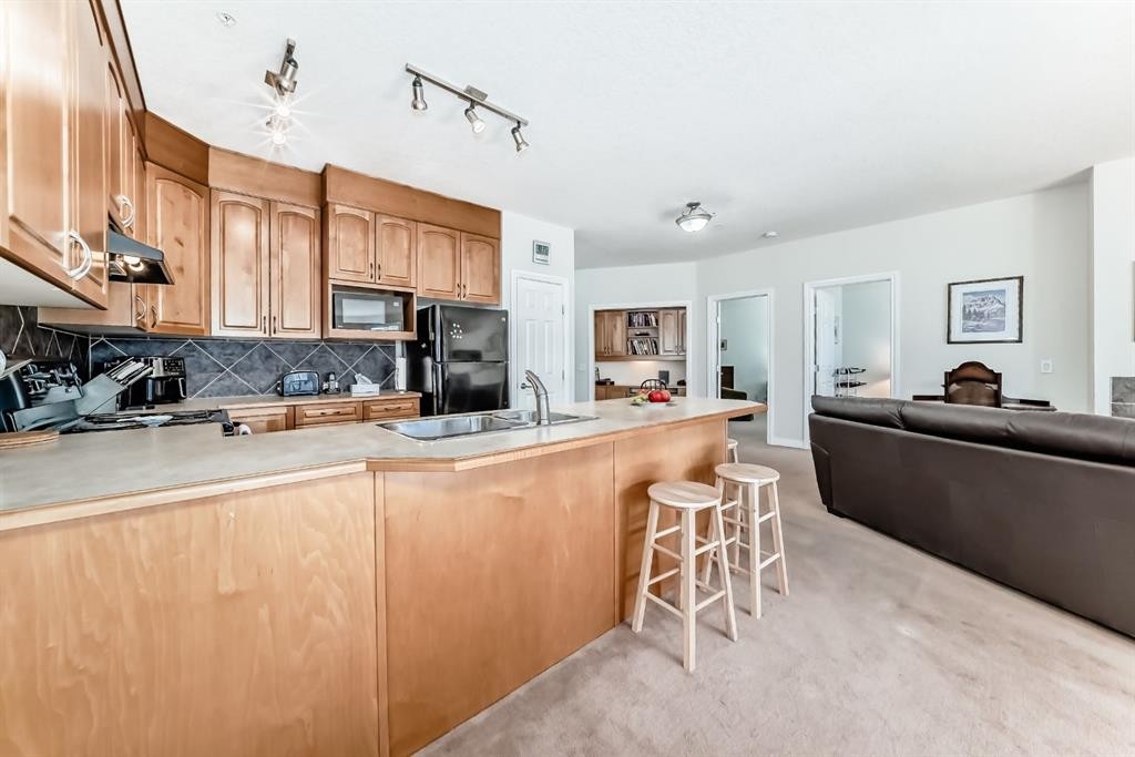 261-3000 Marda Link Sw, Calgary, AB - Indoor Photo Showing Kitchen
