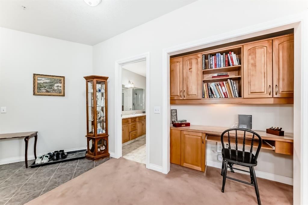 261-3000 Marda Link Sw, Calgary, AB - Indoor