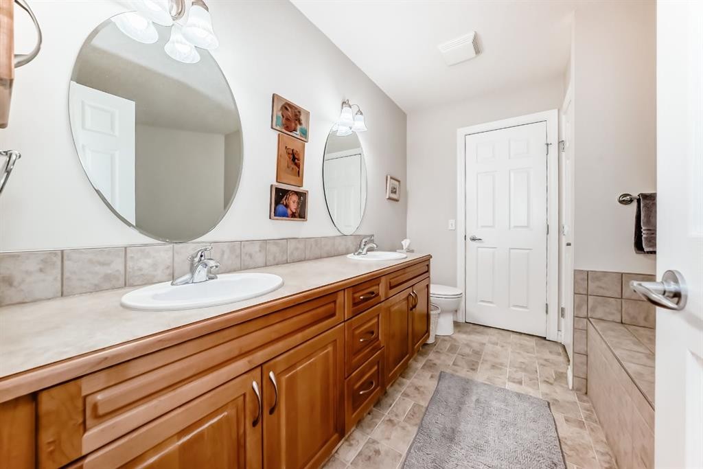 261-3000 Marda Link Sw, Calgary, AB - Indoor Photo Showing Bathroom