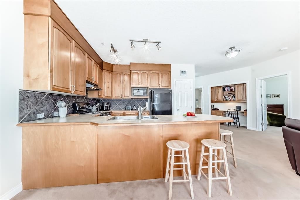 261-3000 Marda Link Sw, Calgary, AB - Indoor Photo Showing Kitchen