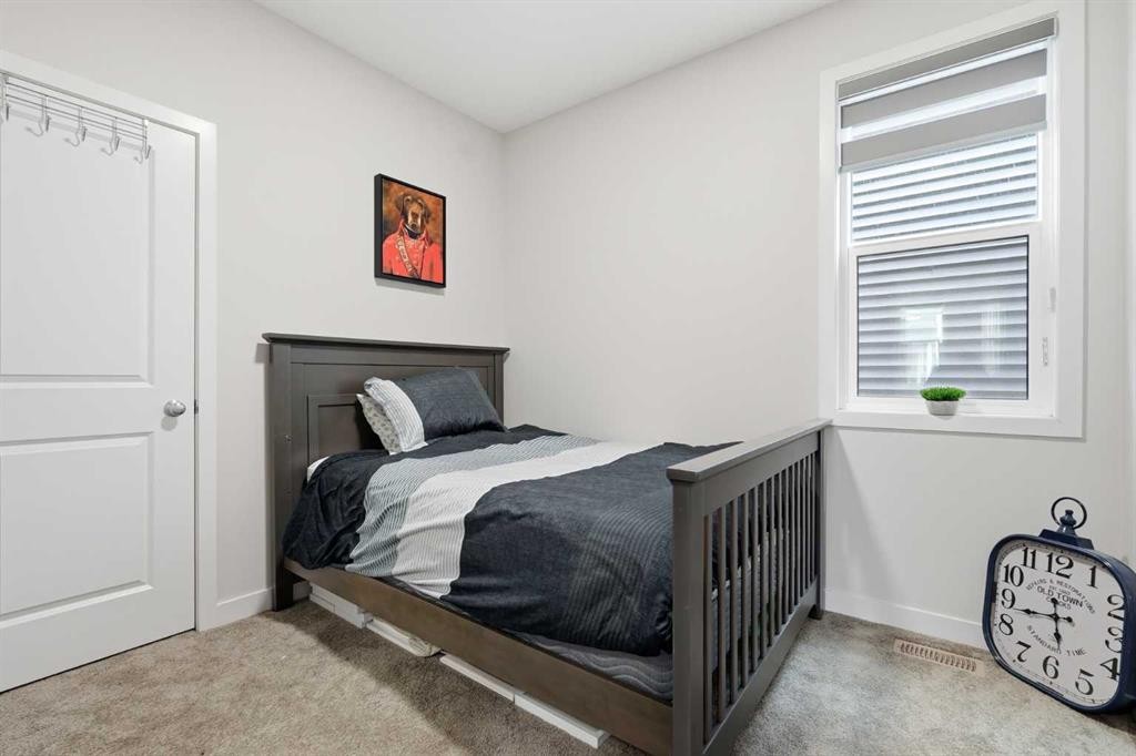 15 Lawrence Green Se, Airdrie, AB