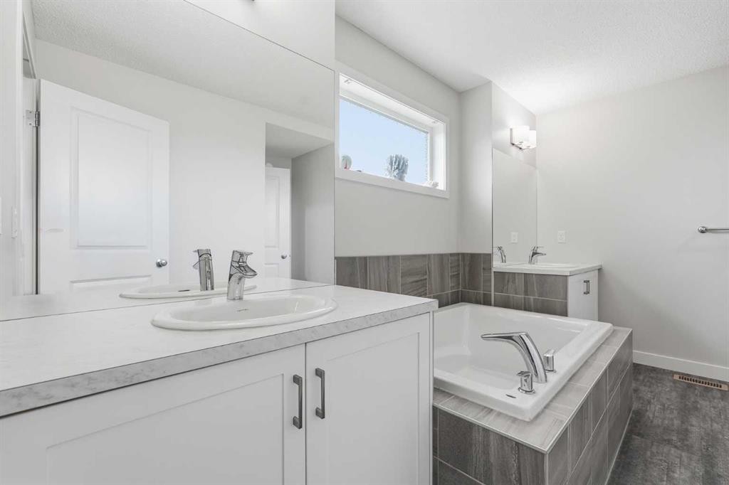 15 Lawrence Green Se, Airdrie, AB