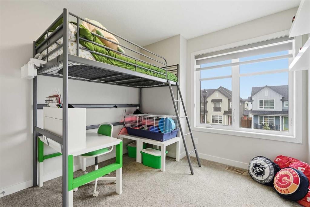 15 Lawrence Green Se, Airdrie, AB