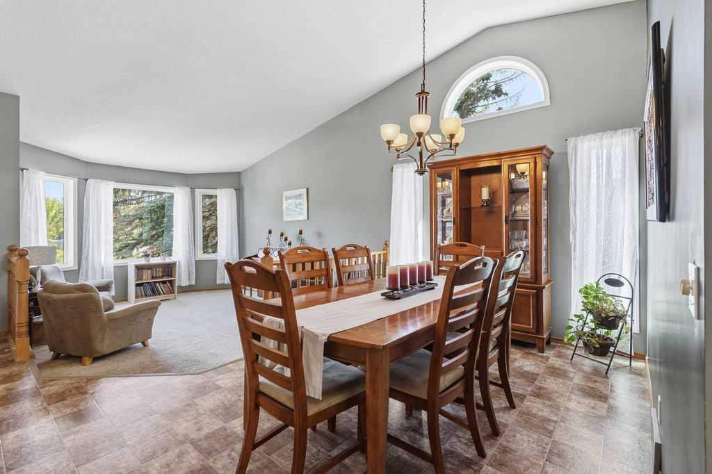 145 Straddock Crescent Sw, Calgary, AB