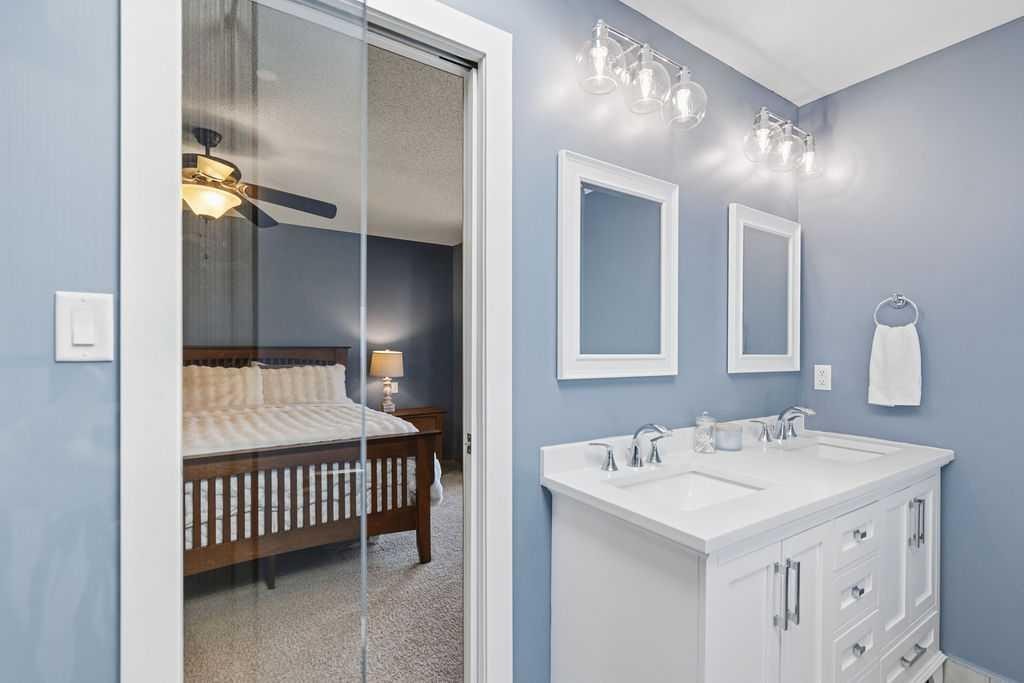145 Straddock Crescent Sw, Calgary, AB