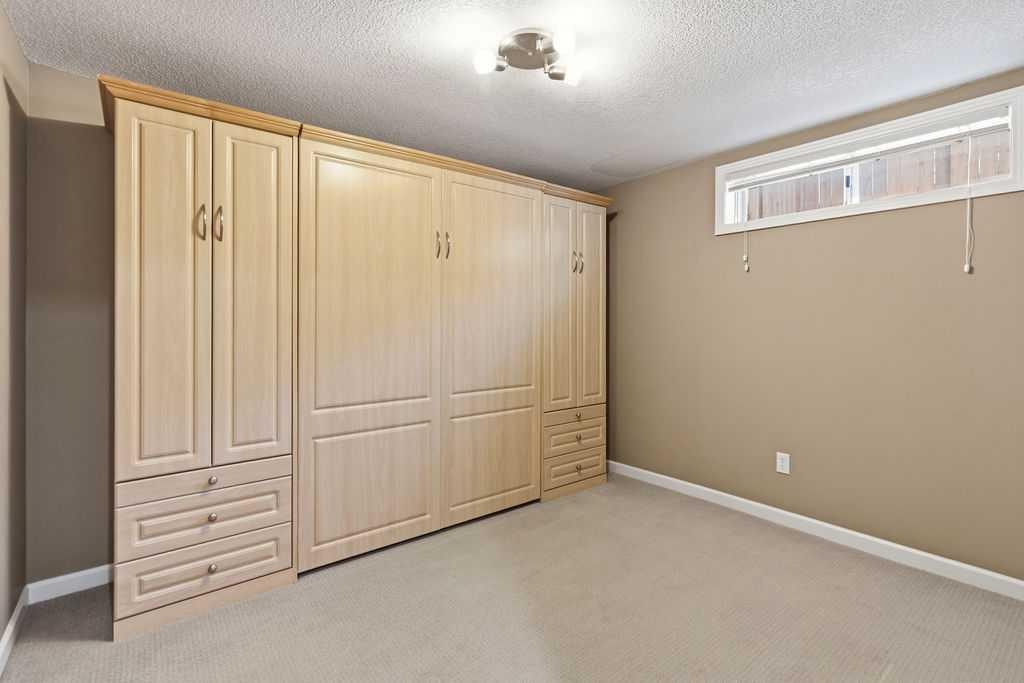 145 Straddock Crescent Sw, Calgary, AB