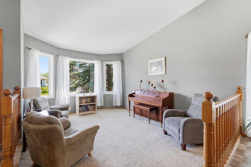 145 Straddock Crescent Sw, Calgary, AB