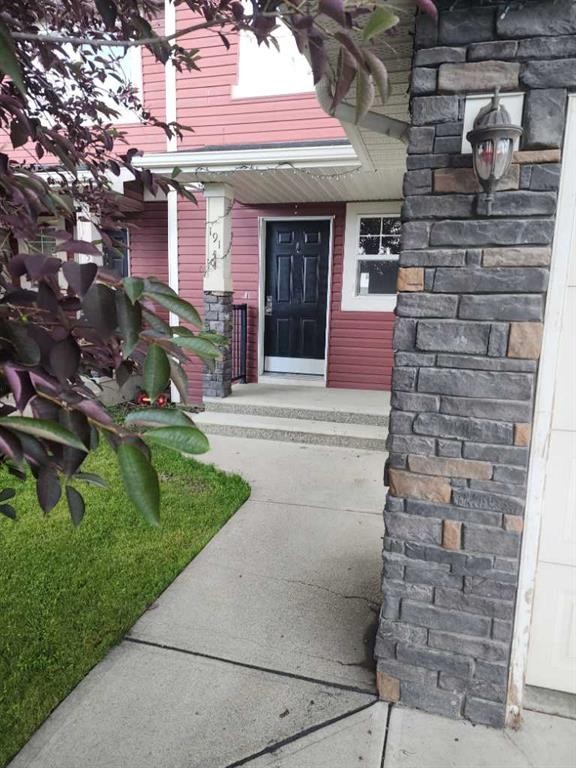 191 Cranberry Green Se, Calgary, AB - Outdoor