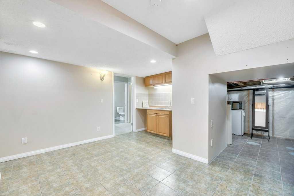 126 Covebrook Place Ne, Calgary, AB - Indoor Photo Showing Other Room