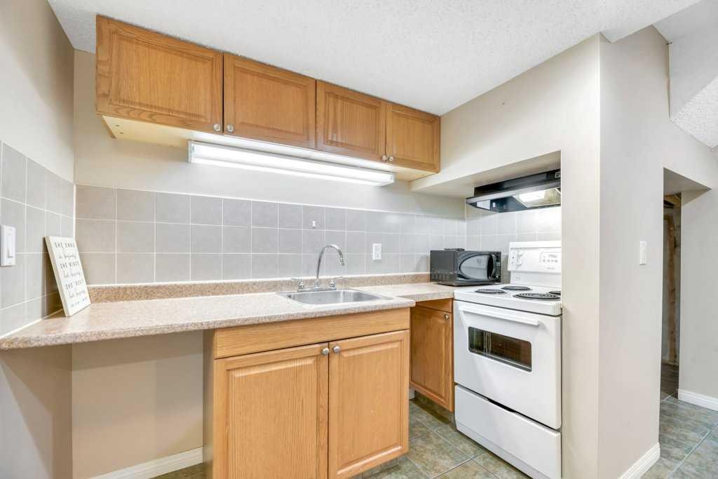 126 Covebrook Place Ne, Calgary, AB - Indoor Photo Showing Kitchen