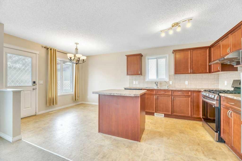 126 Covebrook Place Ne, Calgary, AB - Indoor Photo Showing Kitchen