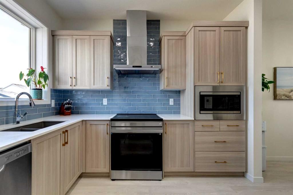 30 Creekside Manor Sw, Calgary, AB - Indoor Photo Showing Kitchen With Double Sink