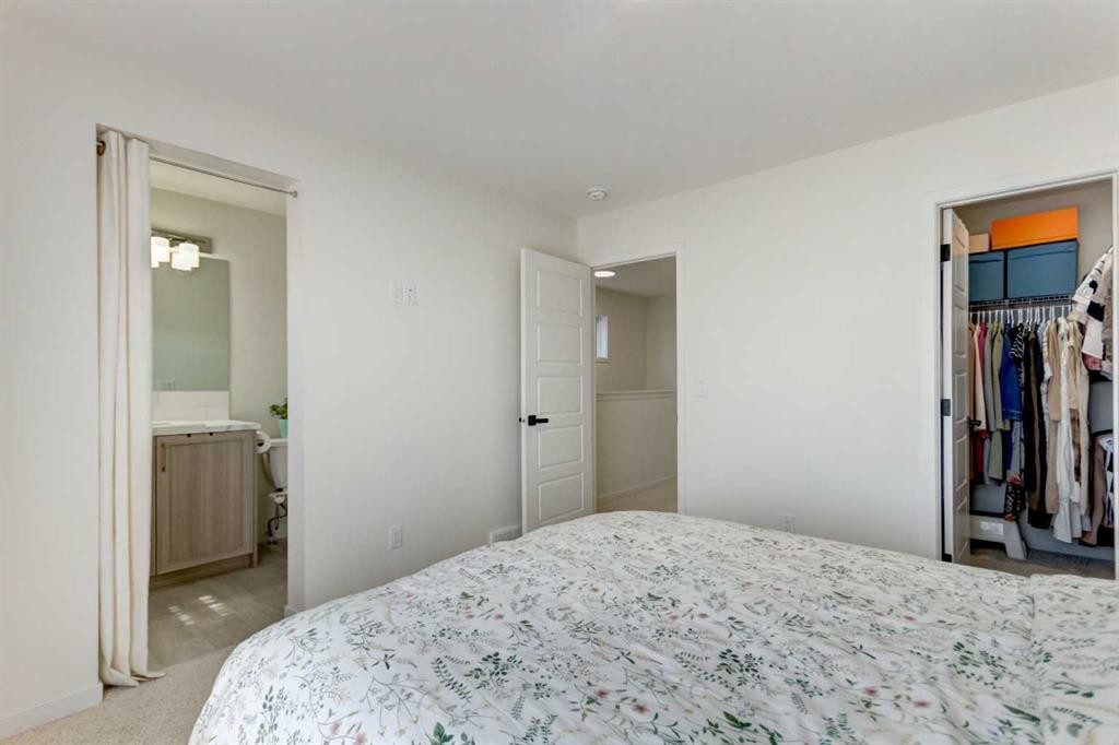 30 Creekside Manor Sw, Calgary, AB - Indoor Photo Showing Bedroom