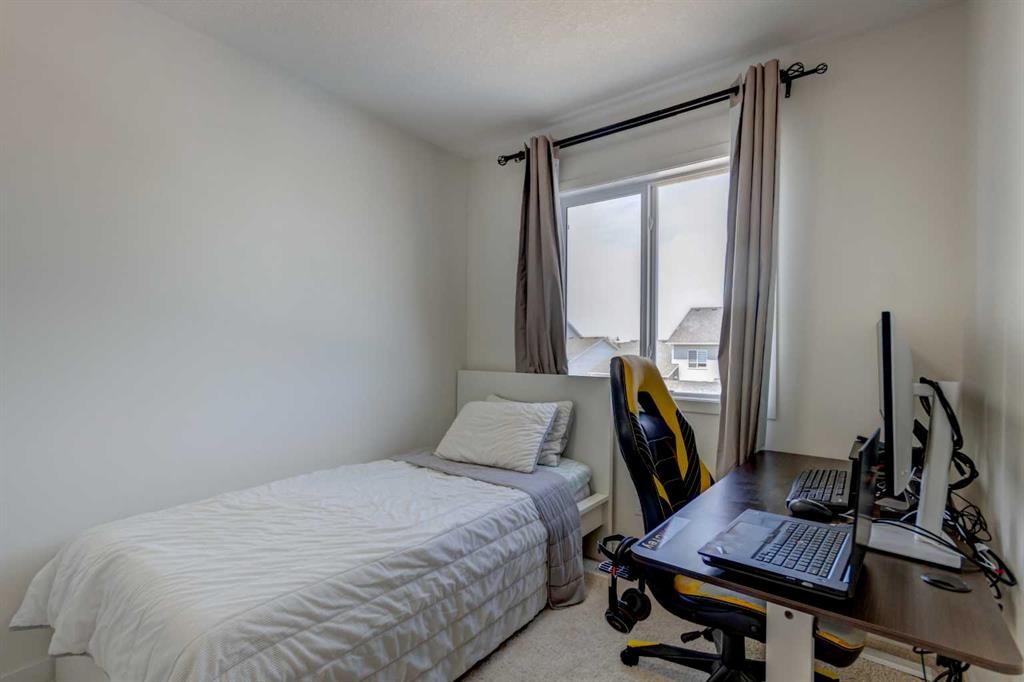 30 Creekside Manor Sw, Calgary, AB - Indoor Photo Showing Bedroom