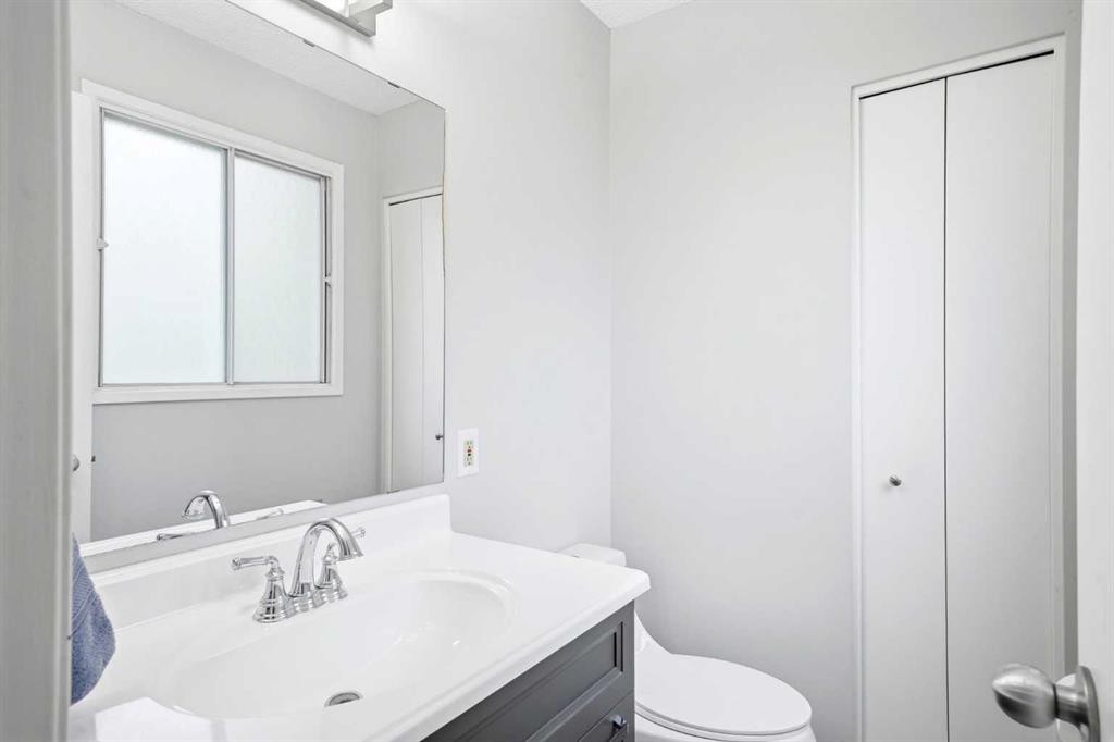442 Queensland Place Se, Calgary, AB