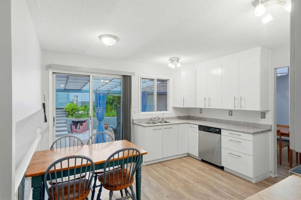 442 Queensland Place Se, Calgary, AB