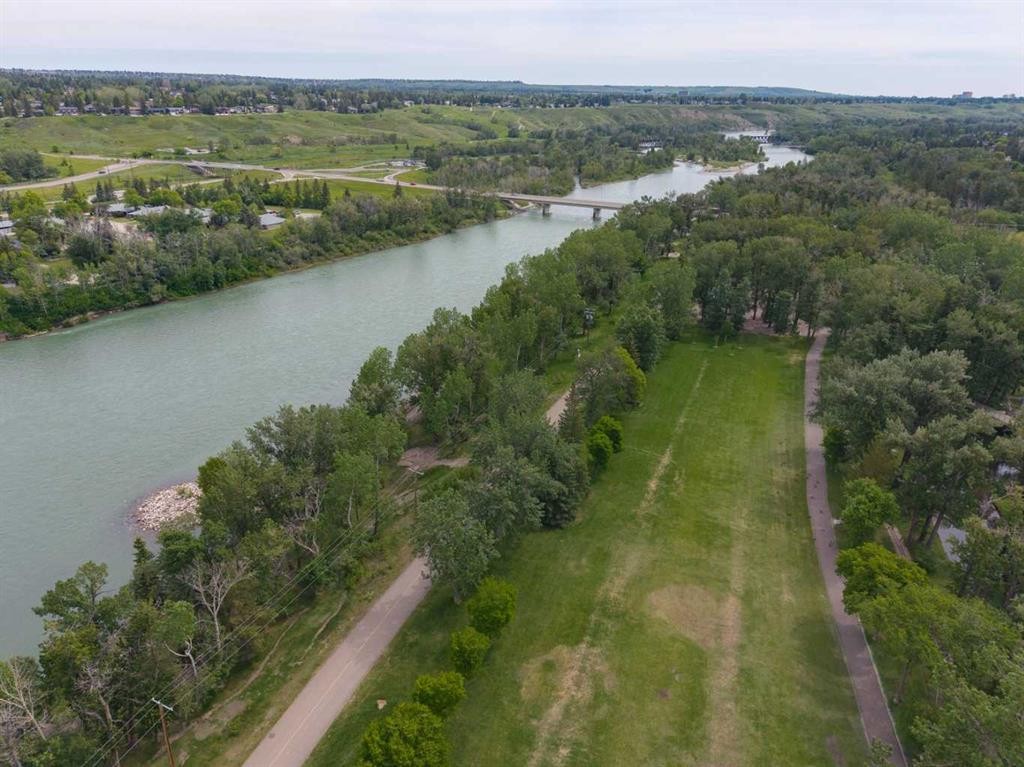 8816 48 Avenue, Calgary, AB