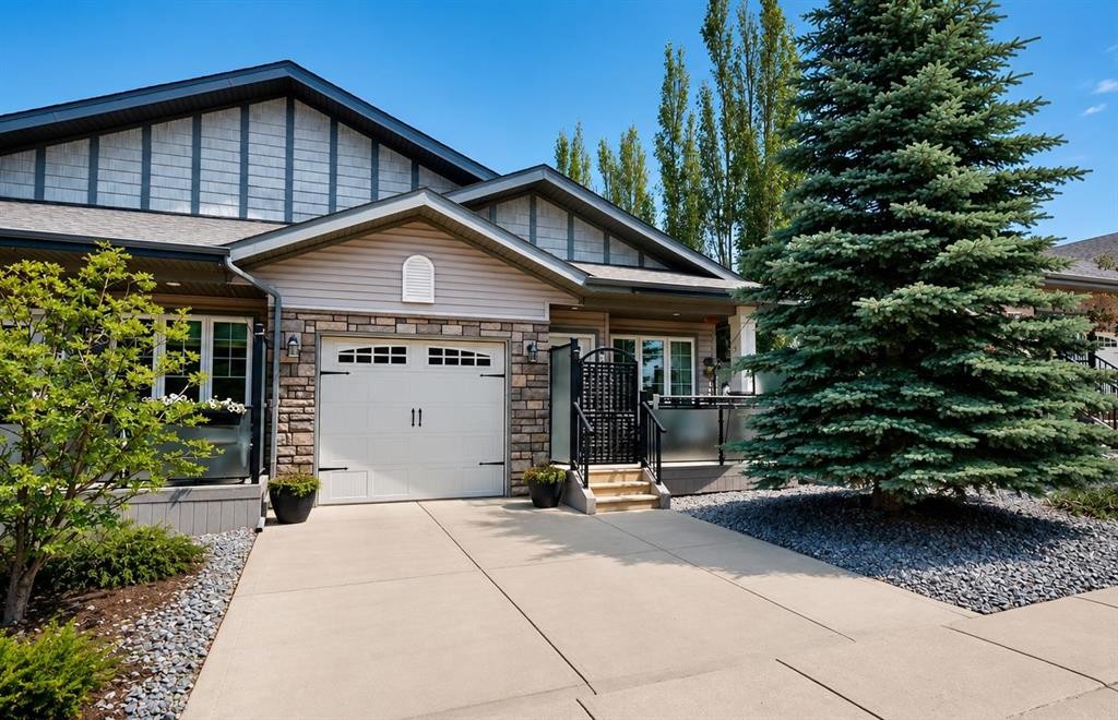 4-7001 52 Street, Lacombe, AB - Outdoor