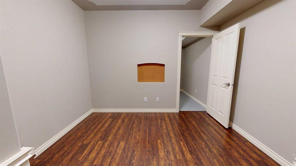 4-7001 52 Street, Lacombe, AB - Indoor Photo Showing Other Room