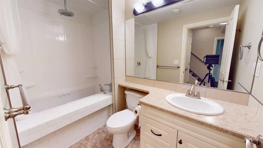 4-7001 52 Street, Lacombe, AB - Indoor Photo Showing Bathroom