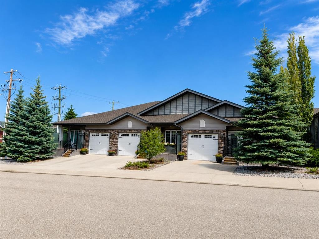 4-7001 52 Street, Lacombe, AB - Outdoor With Facade