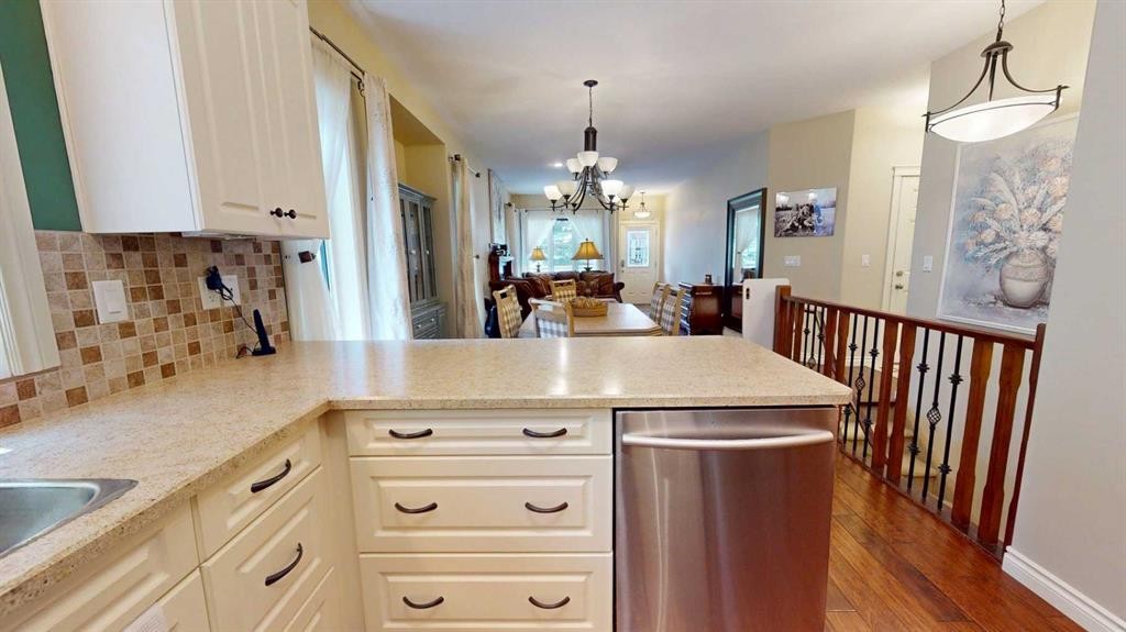 4-7001 52 Street, Lacombe, AB - Indoor Photo Showing Kitchen