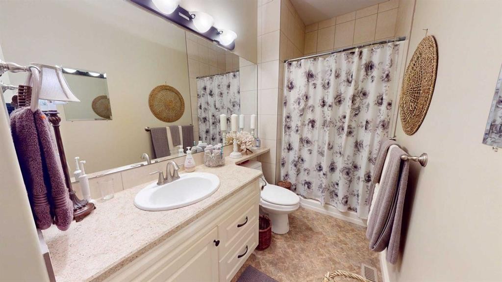 4-7001 52 Street, Lacombe, AB - Indoor Photo Showing Bathroom
