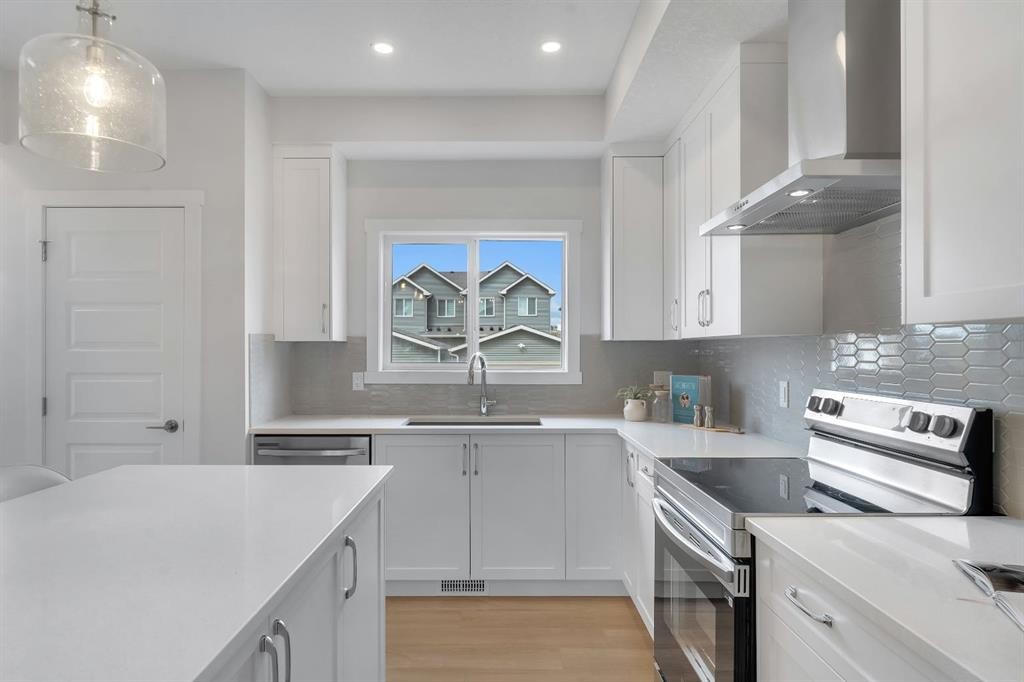 416 Lewiston Landing Ne, Calgary, AB - Indoor Photo Showing Kitchen With Upgraded Kitchen