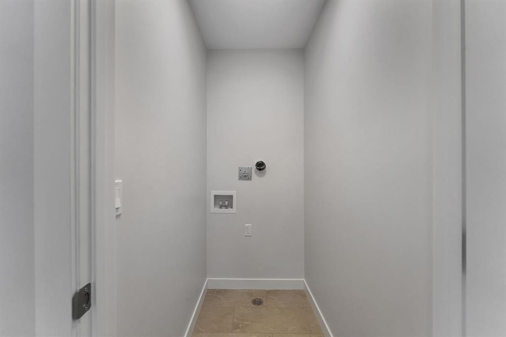 416 Lewiston Landing Ne, Calgary, AB - Indoor Photo Showing Other Room