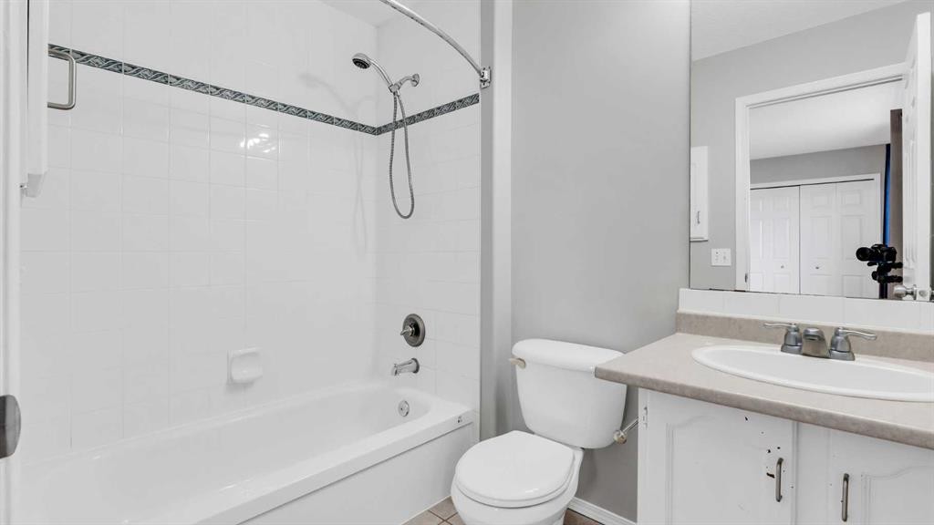 187 Coral Springs Circle Ne, Calgary, AB - Indoor Photo Showing Bathroom