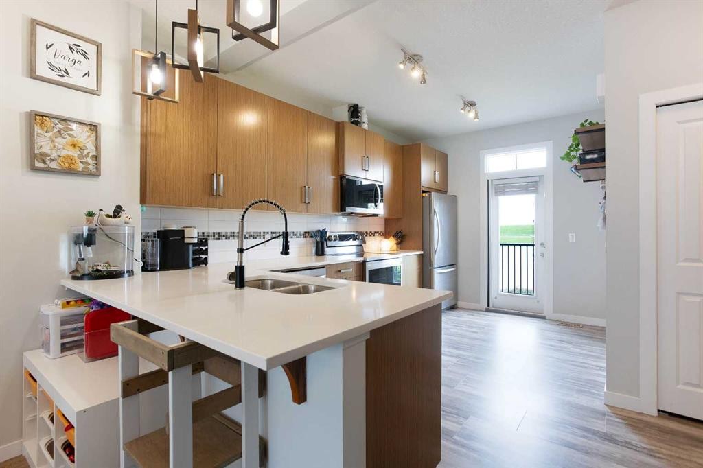 88 New Brighton Point Se, Calgary, AB - Indoor Photo Showing Kitchen With Double Sink