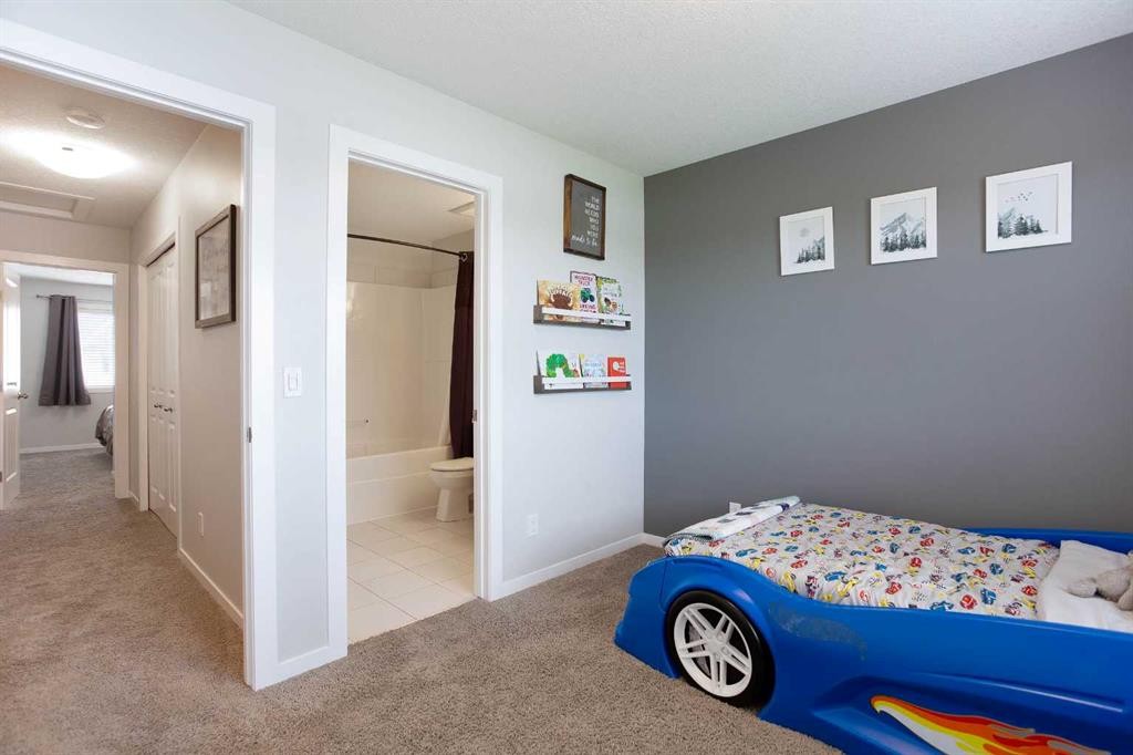88 New Brighton Point Se, Calgary, AB - Indoor Photo Showing Bedroom