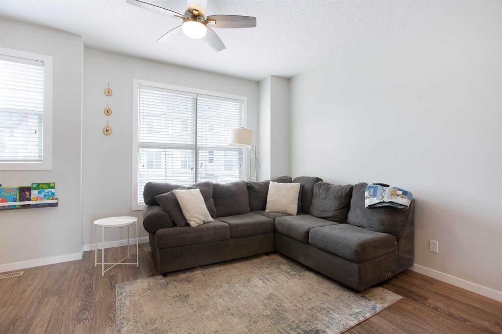 88 New Brighton Point Se, Calgary, AB - Indoor Photo Showing Living Room