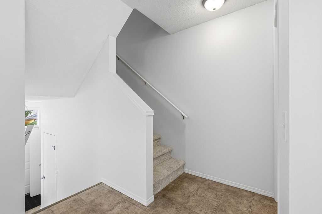 77 Elgin Gardens Se, Calgary, AB