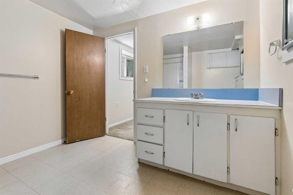 1306 87 Avenue Sw, Calgary, AB