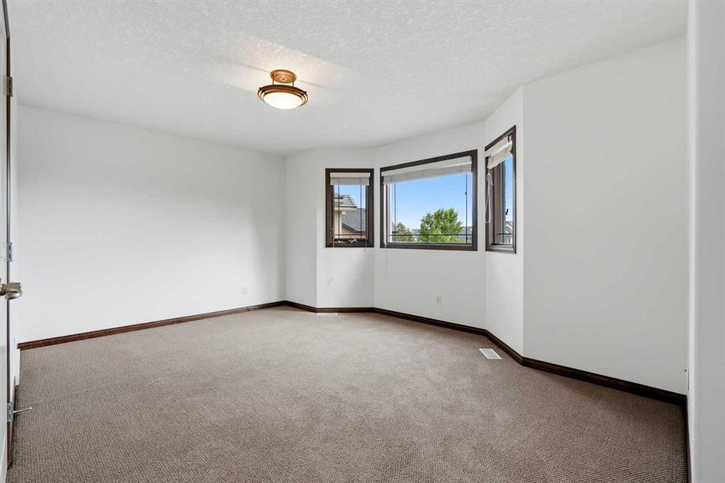 236 Parkmere Court, Chestermere, AB