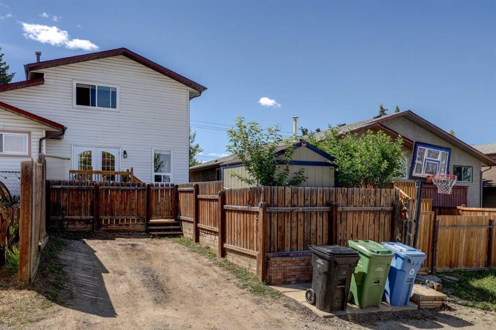 8320 Centre Street Ne, Calgary, AB - Outdoor With Exterior