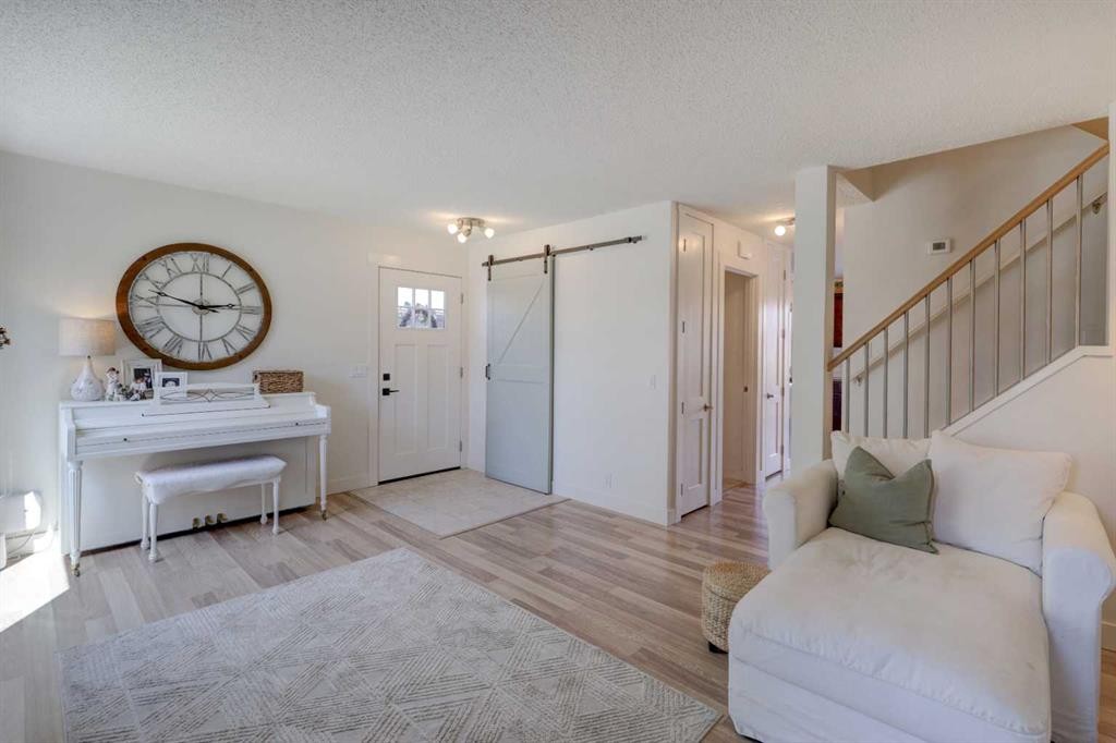 8320 Centre Street Ne, Calgary, AB - Indoor