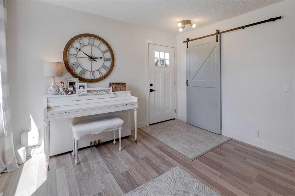 8320 Centre Street Ne, Calgary, AB - Indoor