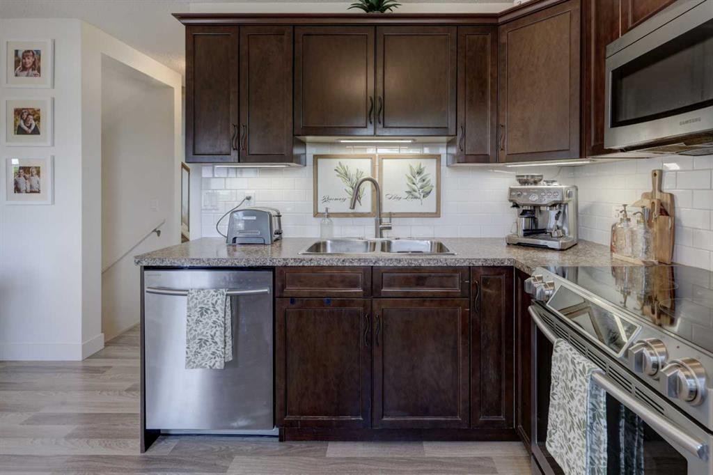 8320 Centre Street Ne, Calgary, AB - Indoor Photo Showing Kitchen With Double Sink