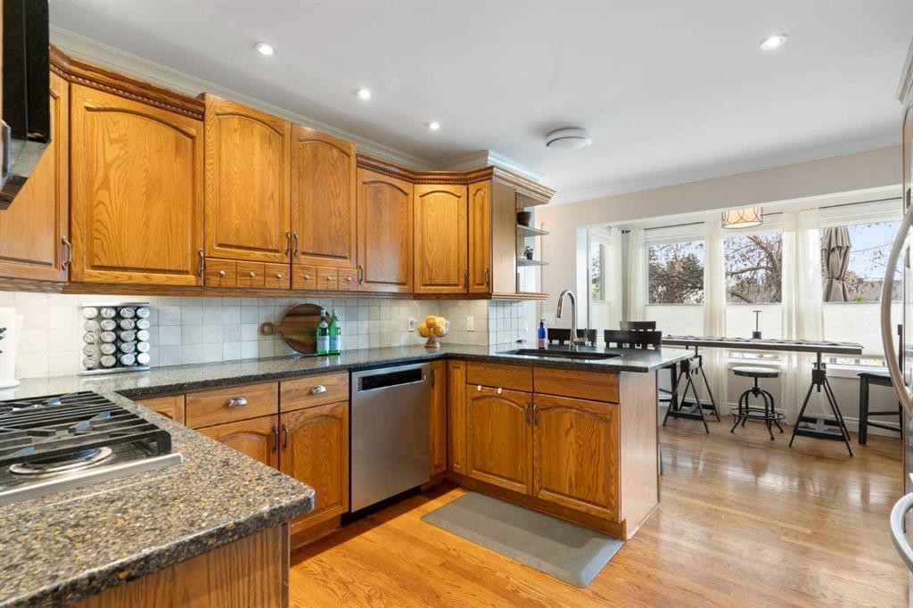 476 Silvergrove Gardens Nw, Calgary, AB