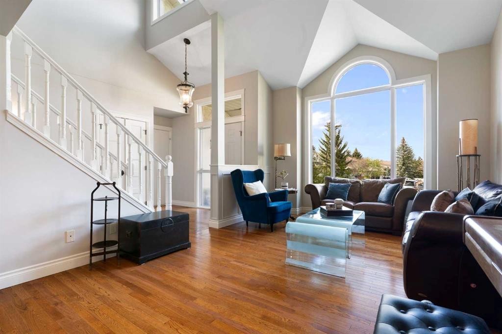 476 Silvergrove Gardens Nw, Calgary, AB